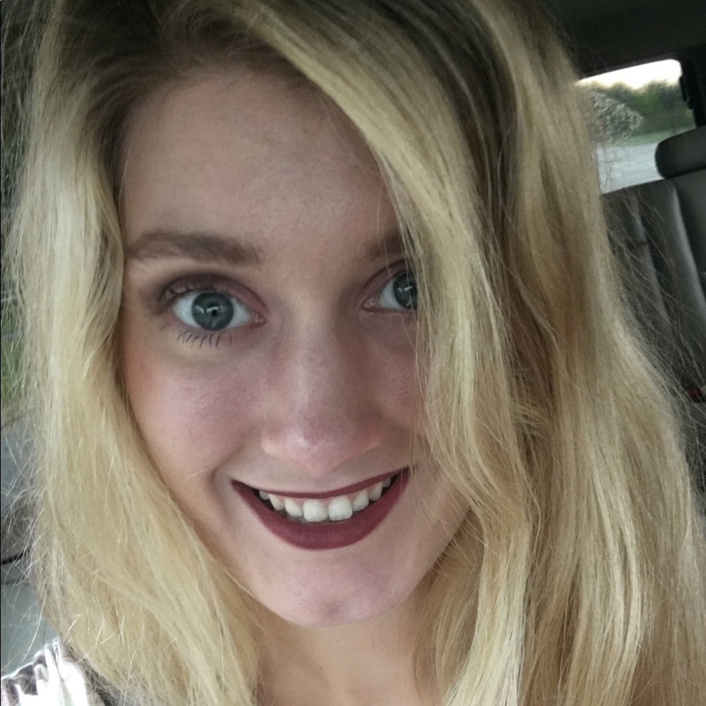 Meet your Posher, Abigail